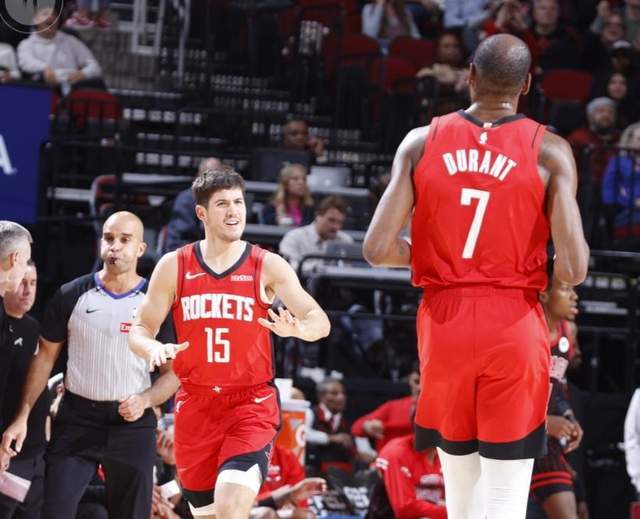 世界杯官方正版-轰18+7拯救火箭!队友一直相信我,小贾感谢全队,乌度卡也清醒了