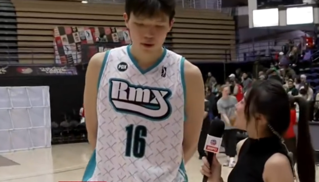 杨瀚森:和混音队友开玩笑说让我当控卫 半个NBA赛季都在摸爬滚打