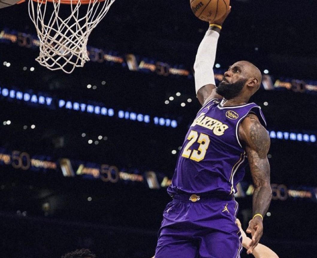 世界杯手机观看-超越斯托克顿，詹姆斯成为NBA历史单场助攻上双的最年长球员